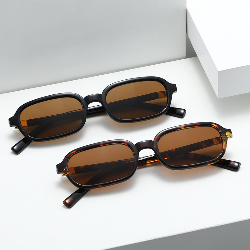 Photography Fashion - Nouvelles lunettes de soleil carrées de